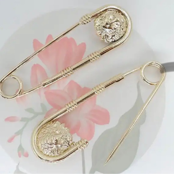 NEW Gold Pin - Picture 4 of 7